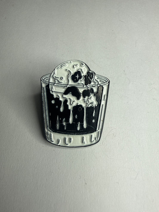 Skull ice cube glass pin